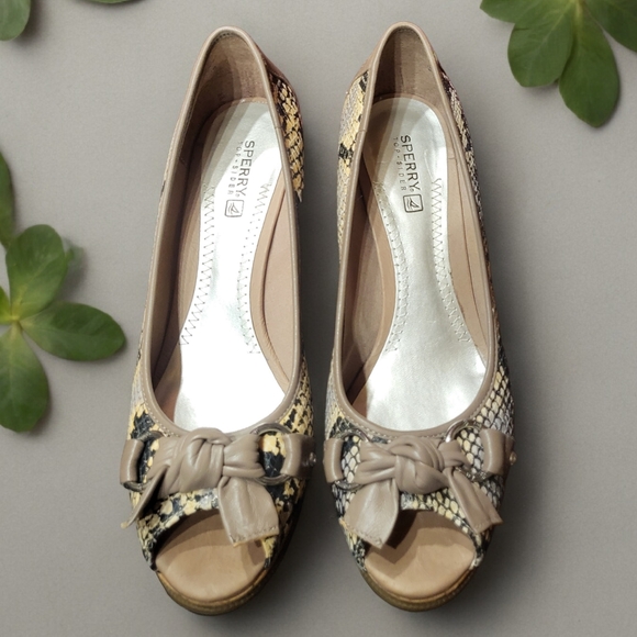 Sperry Cork Wedge heels size 7.5 in excellent condition with peep toe - Picture 2 of 6